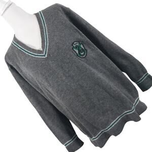 NWT! ROMWE! "SLYTHERIN" COAT OF ARMS GRAY, GREEN, WHITE V-NECK SWEATER! SZ 3XL
